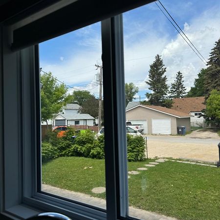 Walking Distance To St Boniface, Easy Parking Villa Winnipeg Bagian luar foto