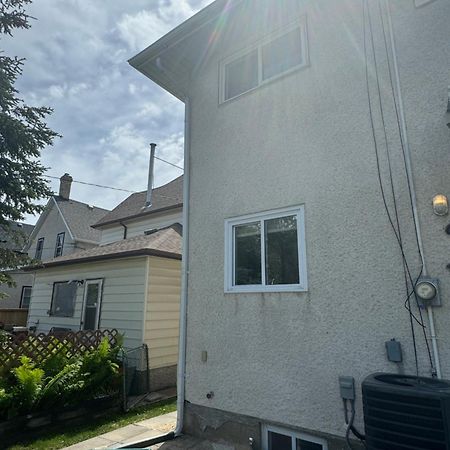 Walking Distance To St Boniface, Easy Parking Villa Winnipeg Bagian luar foto