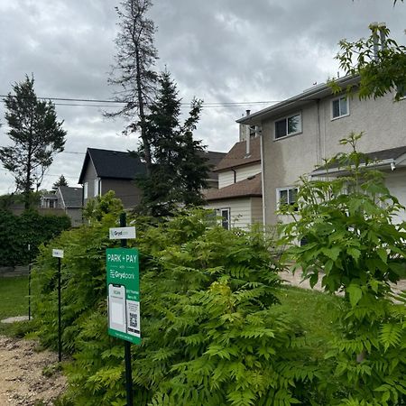 Walking Distance To St Boniface, Easy Parking Villa Winnipeg Bagian luar foto
