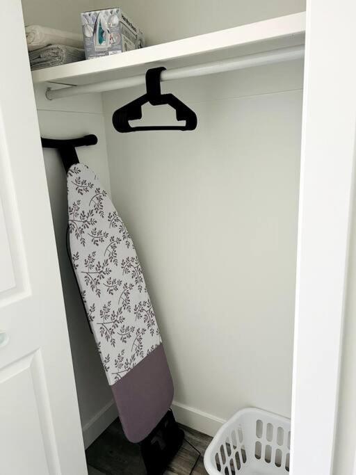 Walking Distance To St Boniface, Easy Parking Villa Winnipeg Bagian luar foto