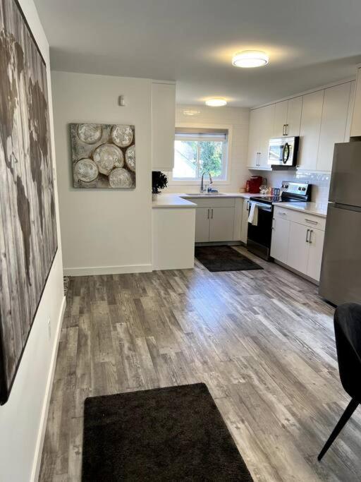 Walking Distance To St Boniface, Easy Parking Villa Winnipeg Bagian luar foto