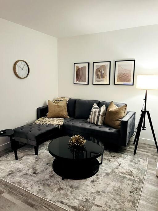 Walking Distance To St Boniface, Easy Parking Villa Winnipeg Bagian luar foto