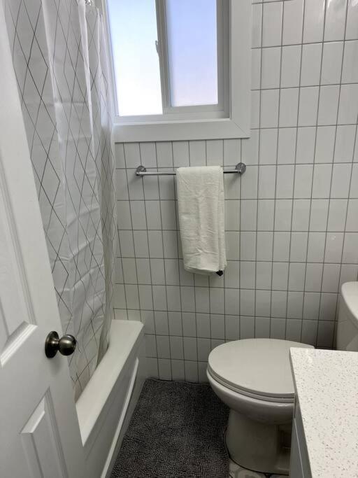 Walking Distance To St Boniface, Easy Parking Villa Winnipeg Bagian luar foto