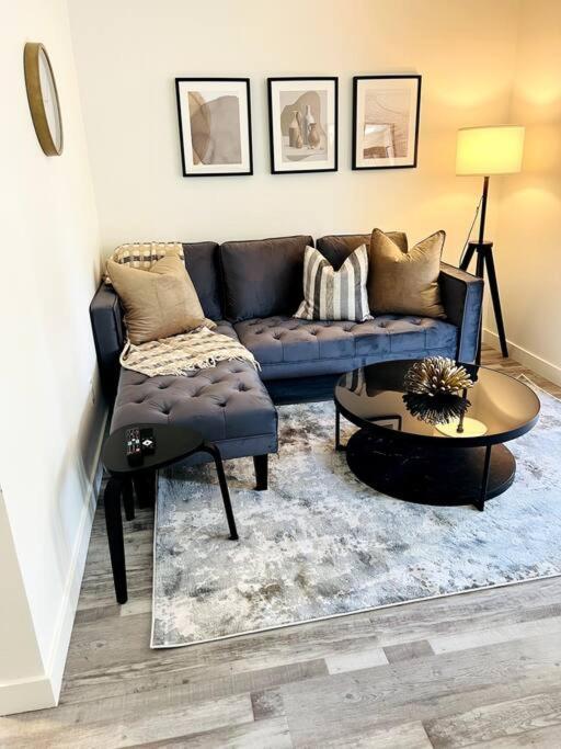 Walking Distance To St Boniface, Easy Parking Villa Winnipeg Bagian luar foto