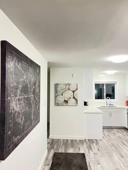Walking Distance To St Boniface, Easy Parking Villa Winnipeg Bagian luar foto